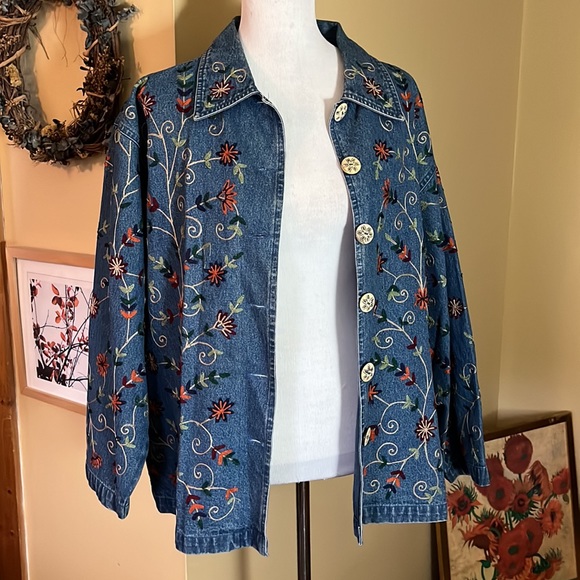 Vintage NEW DIRECTIONS Size 2X Floral Embroidered Denim Carved Buttons Front - Picture 9 of 12